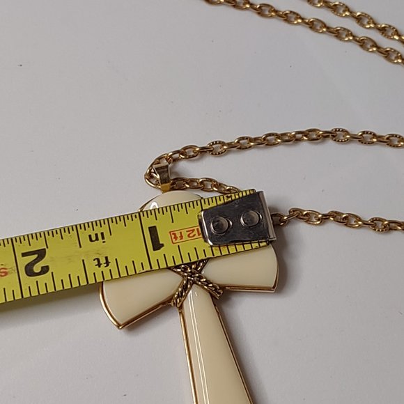 Vintage Gold Tone Metal And Plastic Cross Necklace 26 Inches Long - Picture 9 of 10